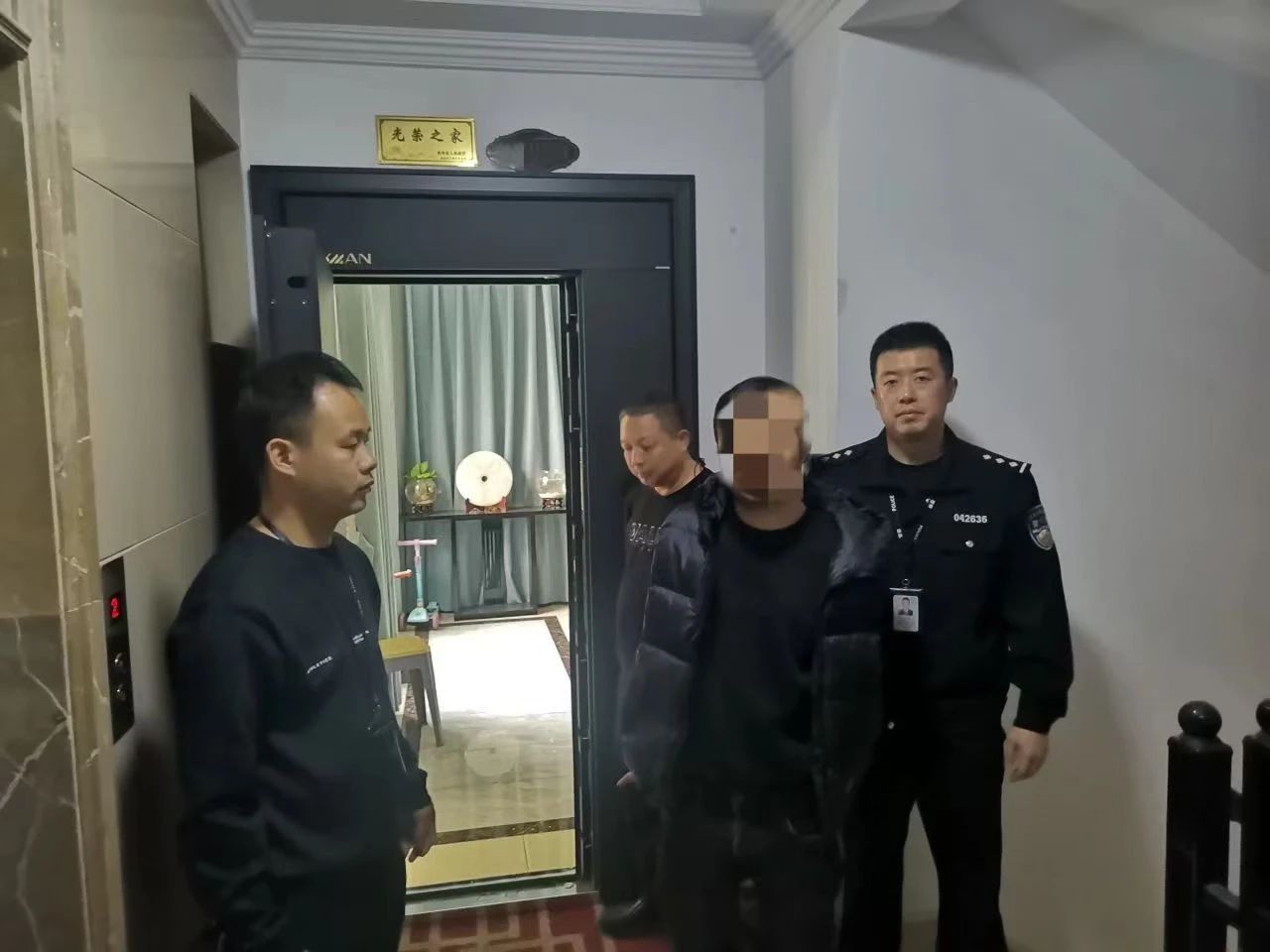 连环乡全副伪装仍被识别！双龙公安成功抓获一名撬锁盗窃嫌疑人
